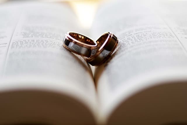 ring-g4ce18969e_640.jpg